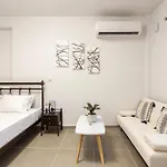 Apartament Charming Urban Escapes Your Cozy Retreats