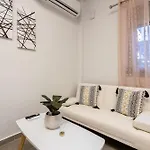 Charming Urban Escapes Your Cozy Retreats Apartament *