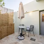 Charming Urban Escapes Your Cozy Retreats Apartament