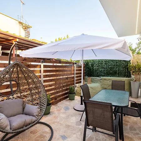 Apartament Charming Urban Escapes Your Cozy Retreats *