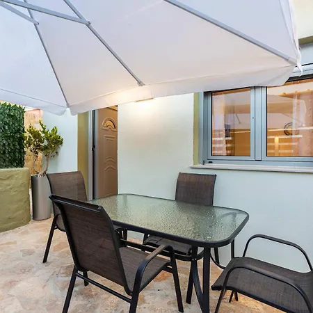 Apartament Charming Urban Escapes Your Cozy Retreats *