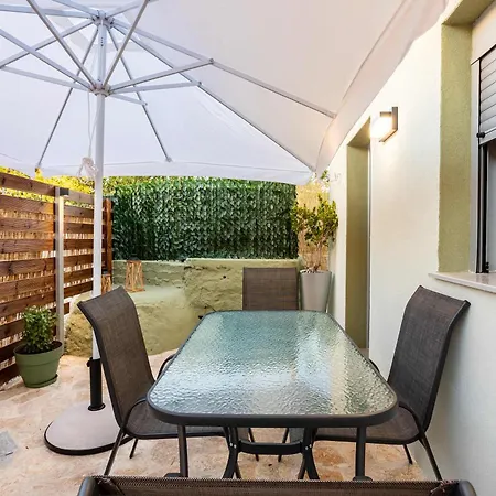 Charming Urban Escapes Your Cozy Retreats Apartment Filiatra