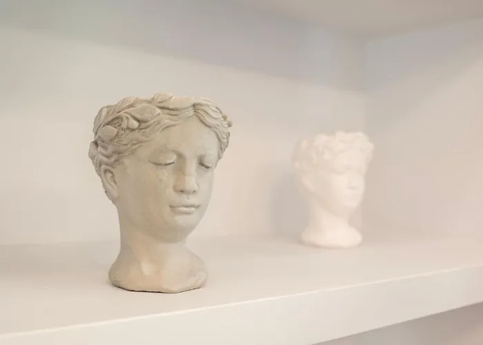 Charming Urban Escapes Your Cozy Retreats Lejlighed Filiatrá